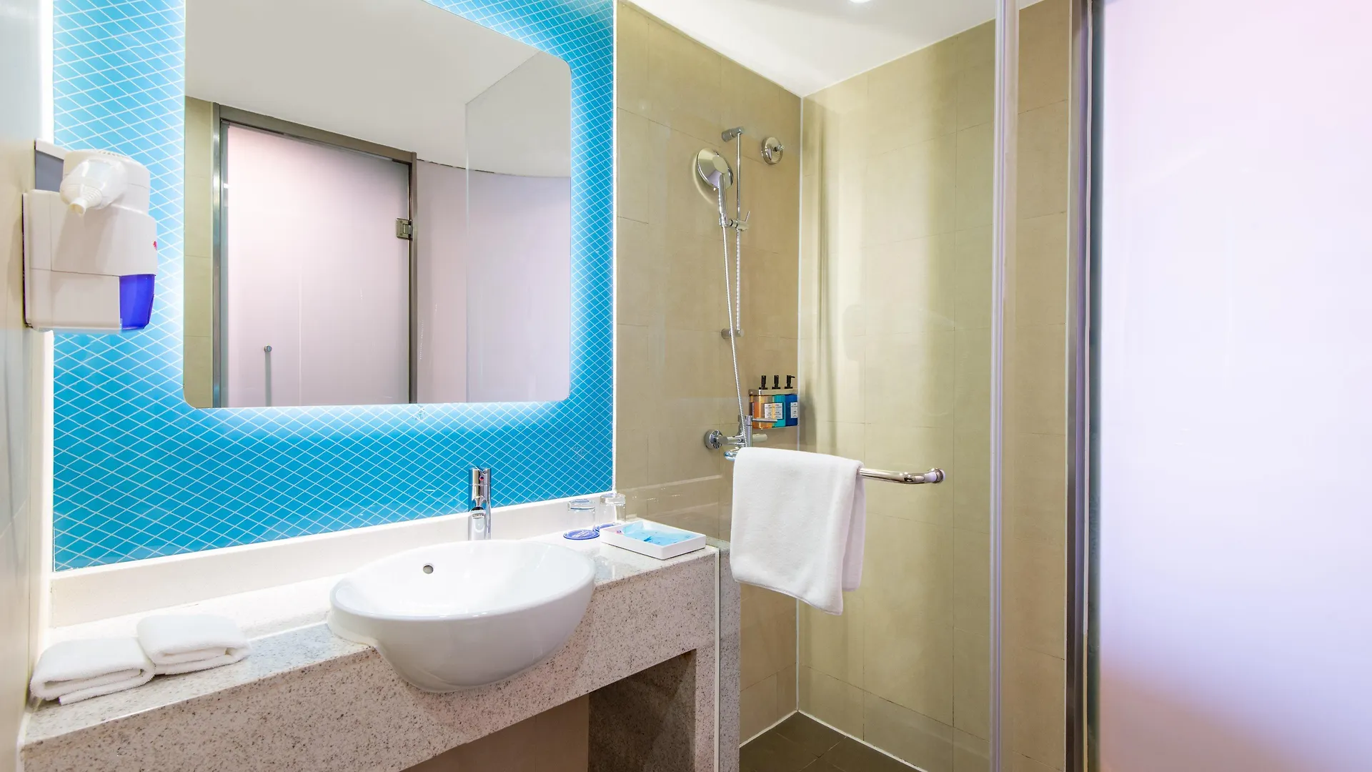Holiday Inn Express Shanghai Putuo By Ihg 3*,  China