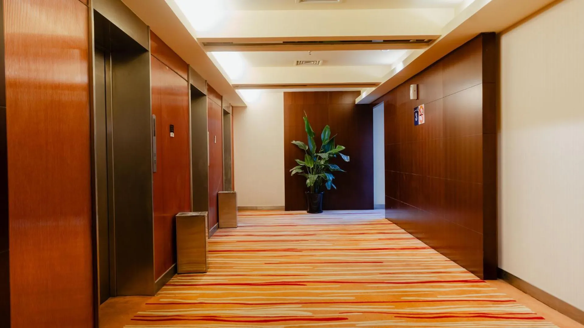 Holiday Inn Express Shanghai Putuo By Ihg 3*,  China